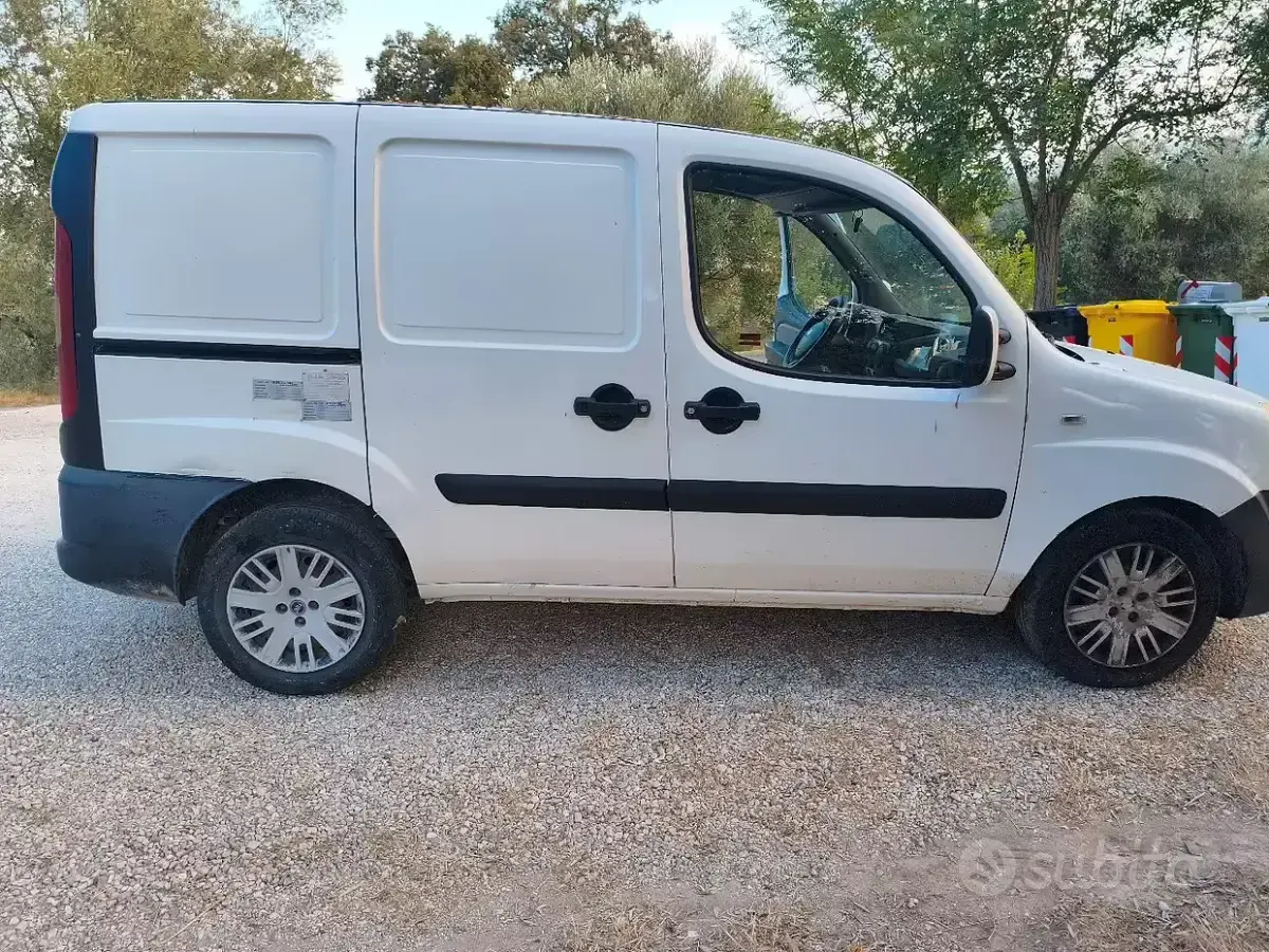 Usata Fiat Doblò 105 CV (77 kW) 2009 Bianco Monovolume