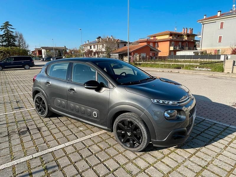 Usata Citroën C3 Shine 82 CV (60 kW) 2017 Grigio Berlina
