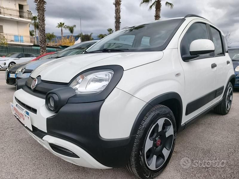 Begagnad Fiat Panda Cross Cross Plus 71 HK (52 kW) 2020 Vit Halvkombi
