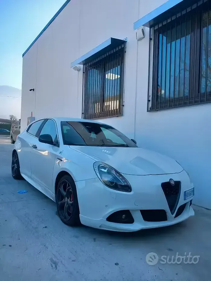 Usata Alfa Romeo Giulietta Quadrifoglio Verde 240 CV (176 kW) 2014 Bianco Utilitaria