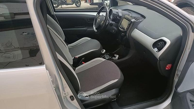 Usata Toyota Aygo 69 CV (50 kW) 2015 Argento Utilitaria