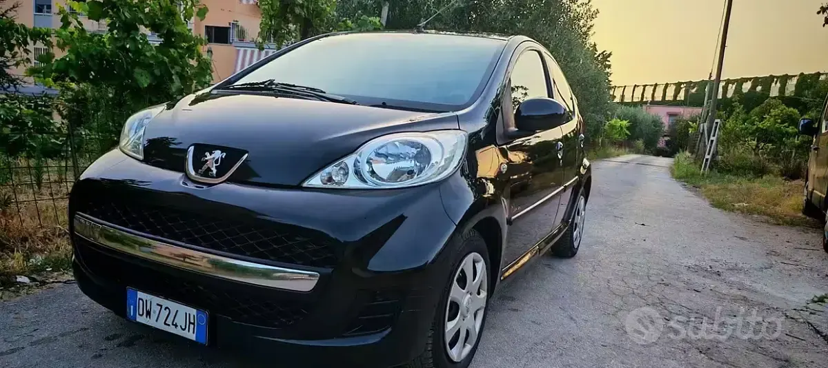 Usata Peugeot 107 68 CV (50 kW) 2009 Utilitaria
