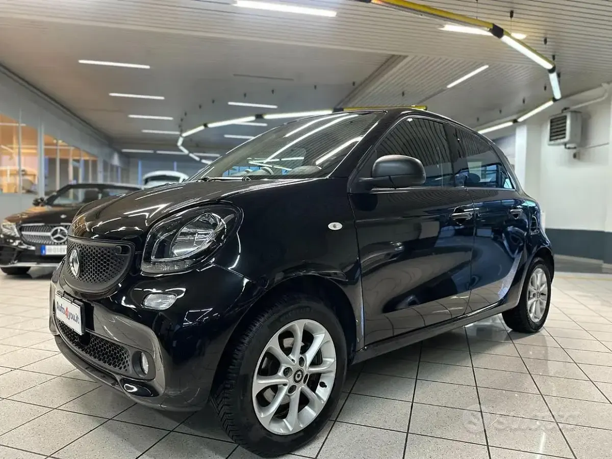 Usata Smart ForFour Prime 71 CV (52 kW) 2018 Nero Utilitaria