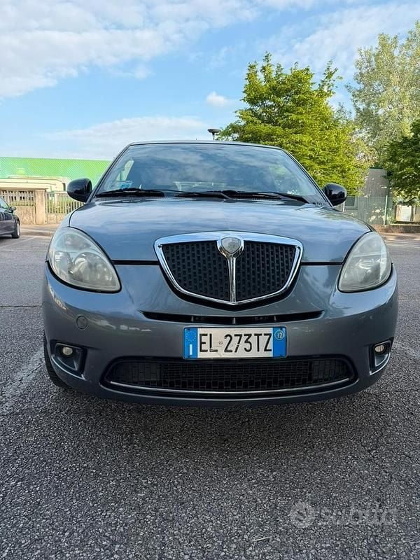 Usata Lancia Ypsilon 69 CV (50 kW) 2012 Utilitaria