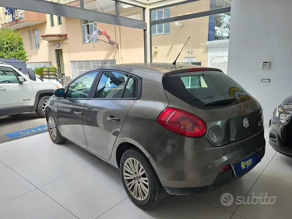 Usata Fiat Bravo Dynamic 120 CV (88 kW) 2008 Grigio scuro metallizzato Utilitaria