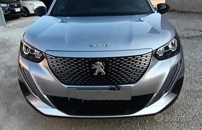 Usata Peugeot e-2008 Active 100 kW (136 CV) 2022 SUV
