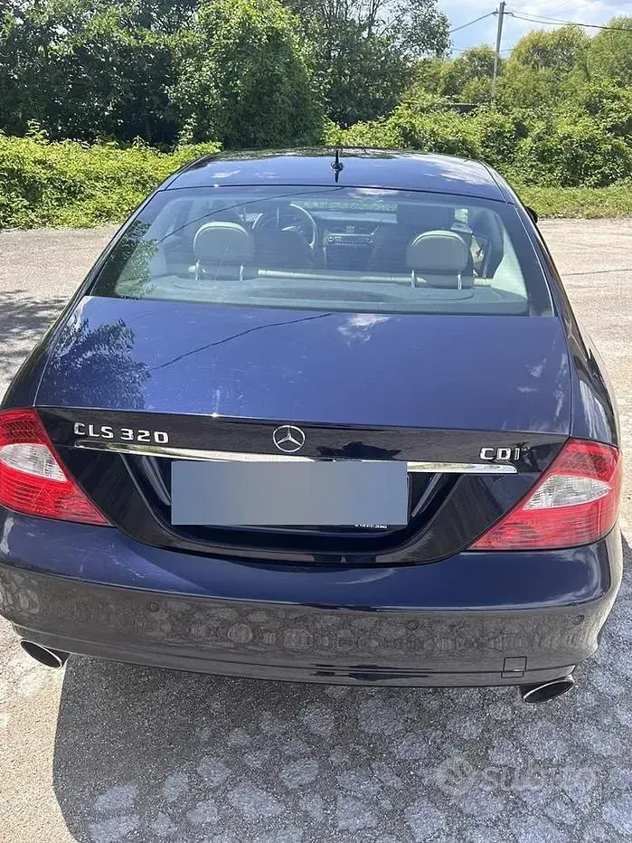 Usata Mercedes CLS320 224 CV (164 kW) 2008 Blu Coupé
