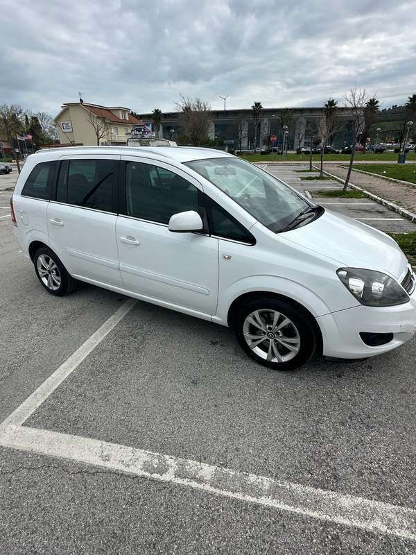 Usata Opel Zafira 150 CV (110 kW) 2014 Bianco Monovolume