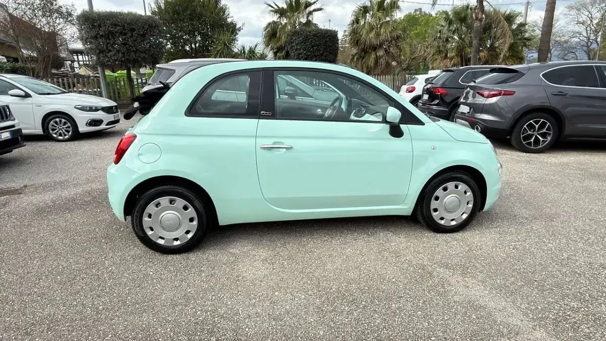 Usado Fiat 500C Pop 69 CV (50 kW) 2020 Latte e menta Descapotable