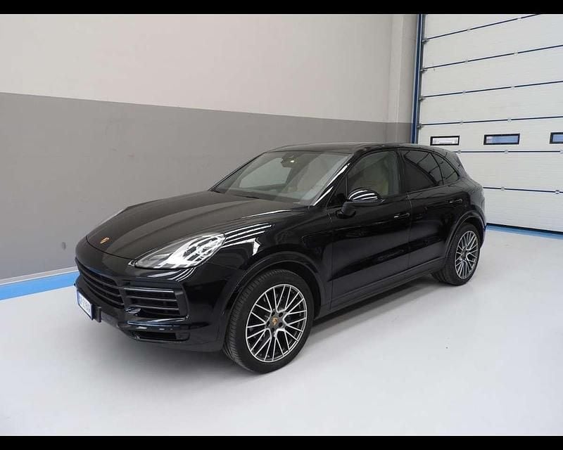Nero metallizzato Usata 2023 Porsche Cayenne Platinum Edition SUV | 71.900 € - Immagine 1/4