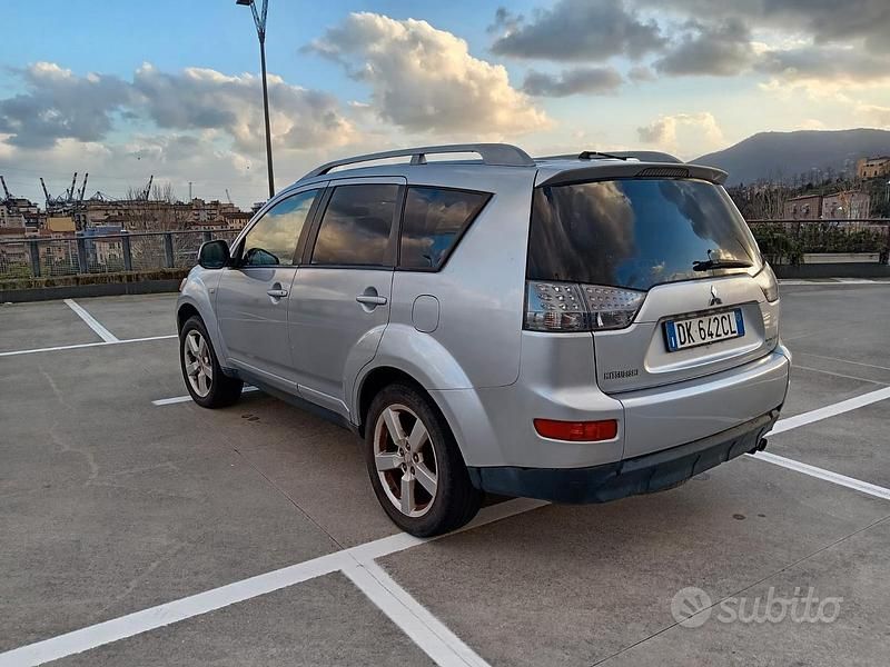 Usata Mitsubishi Outlander Instyle 140 CV (102 kW) 2007 Grigio SUV