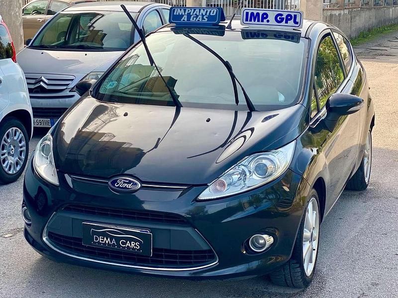 Usata Ford Fiesta Titanium 92 CV (67 kW) 2012 Nero Berlina