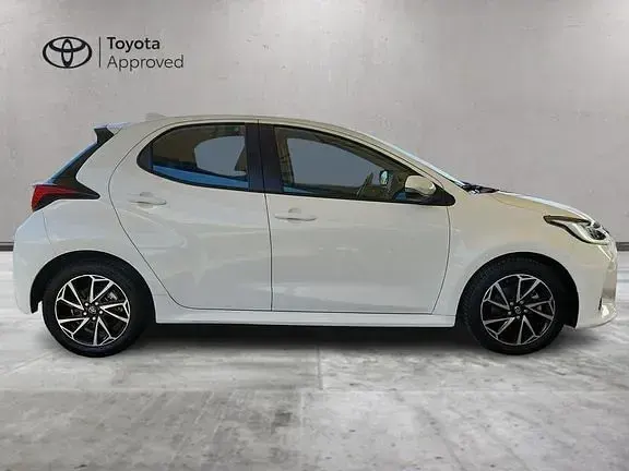 Usata Toyota Yaris Trend 91 CV (66 kW) 2022 Super white Utilitaria