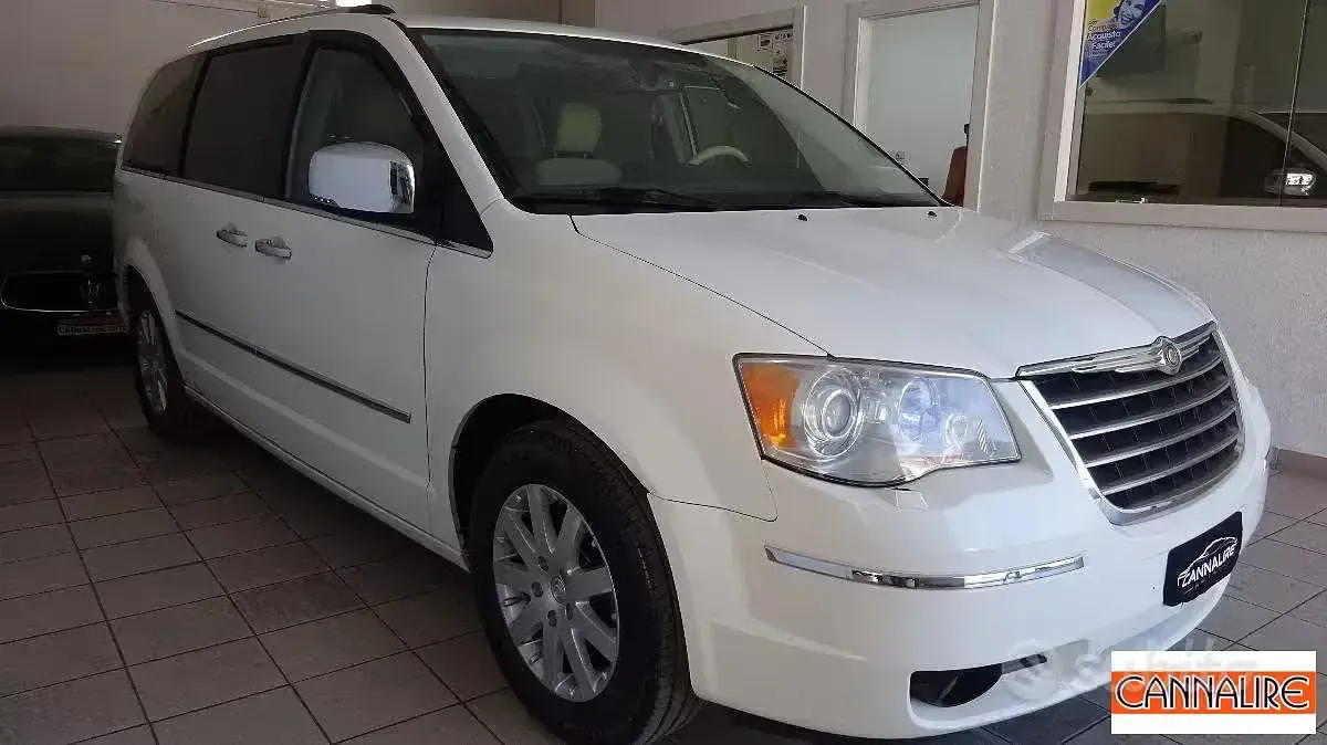 Usata Chrysler Grand Voyager 192 CV (141 kW) 2011 Bianco Monovolume