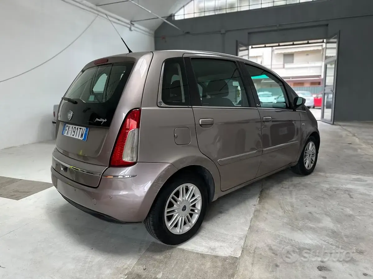 Usata Lancia Musa 69 CV (50 kW) 2007 Grigio Monovolume