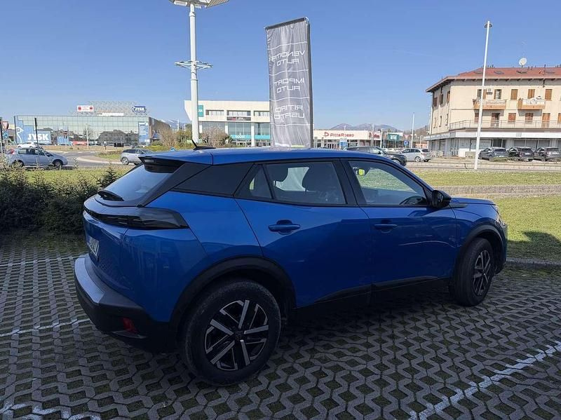 Usata Peugeot 2008 Active 101 CV (74 kW) 2023 Blu/azzurro SUV