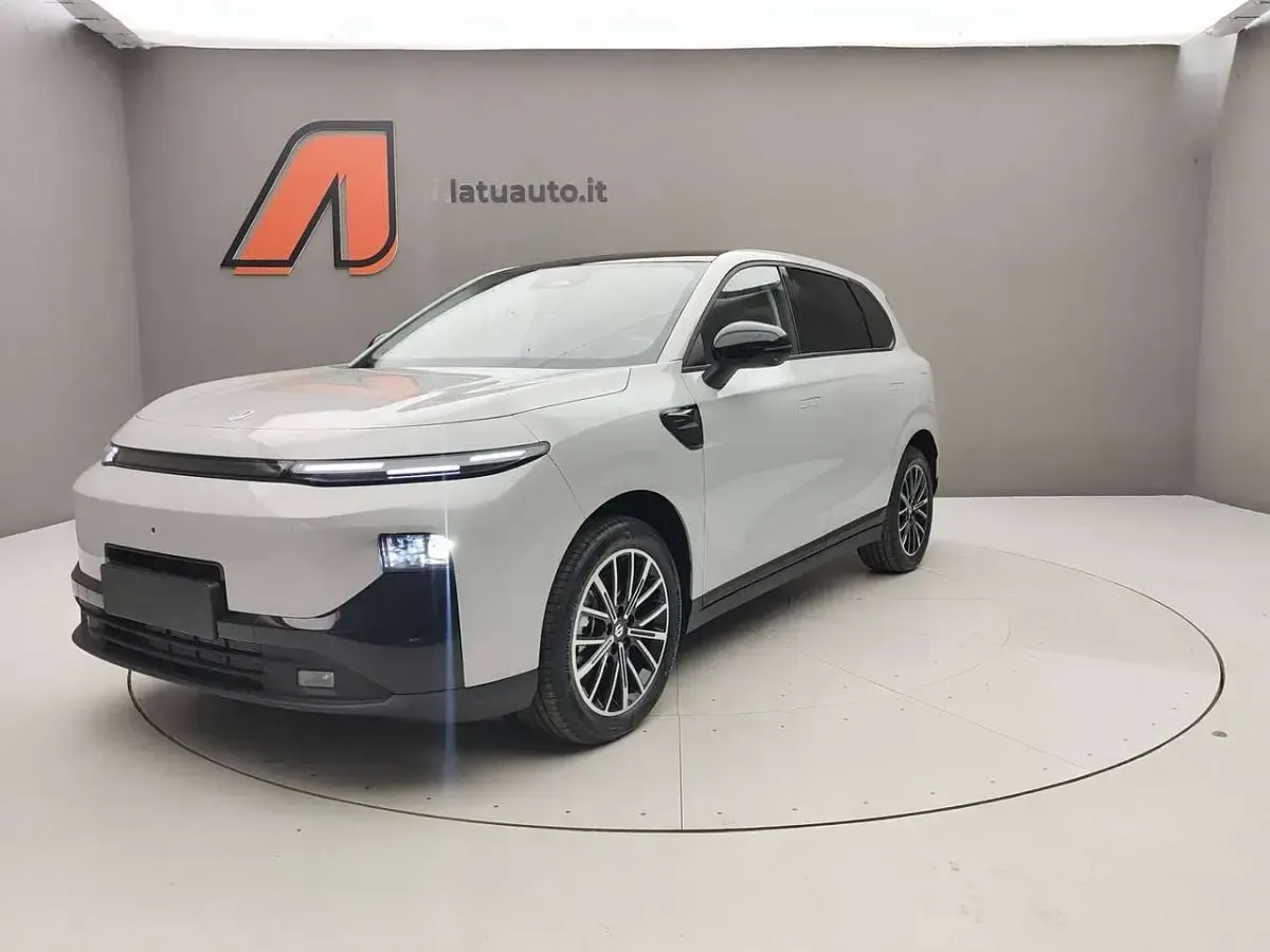 Nuova Leapmotor B10 218 CV (160 kW) 2026 Blu/azzurro SUV