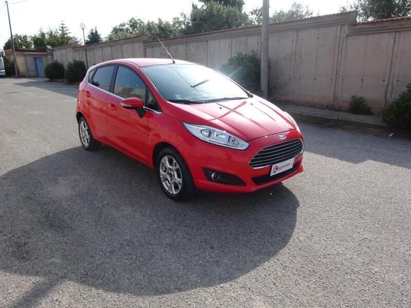 Usata Ford Fiesta Titanium 95 CV (69 kW) 2017 Rosso Utilitaria