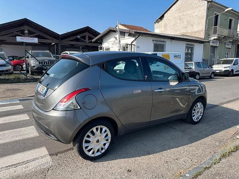 Usata Lancia Ypsilon Silver 69 CV (50 kW) 2013 Grigio Utilitaria