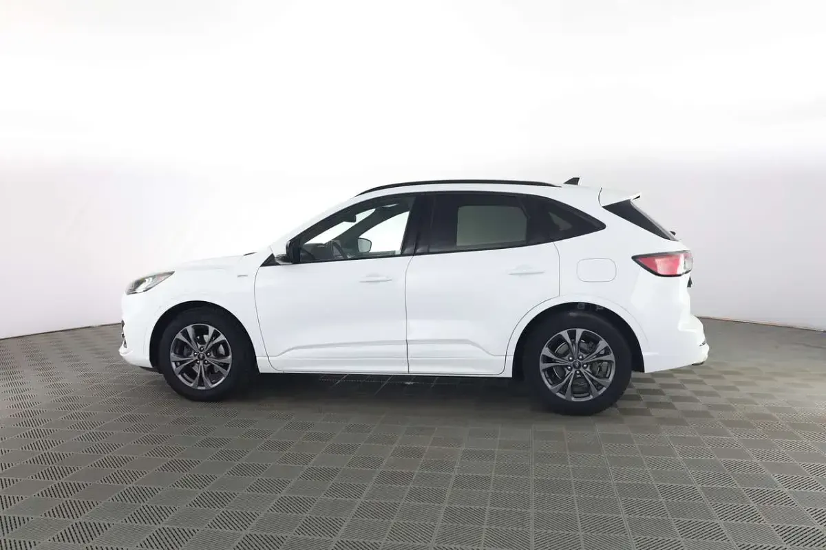 Usata Ford Kuga ST-Line 120 CV (88 kW) 2021 Frozen white  pastello SUV