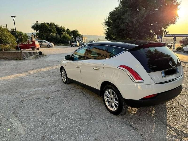 Usata Lancia Delta 165 CV (121 kW) 2009 Utilitaria
