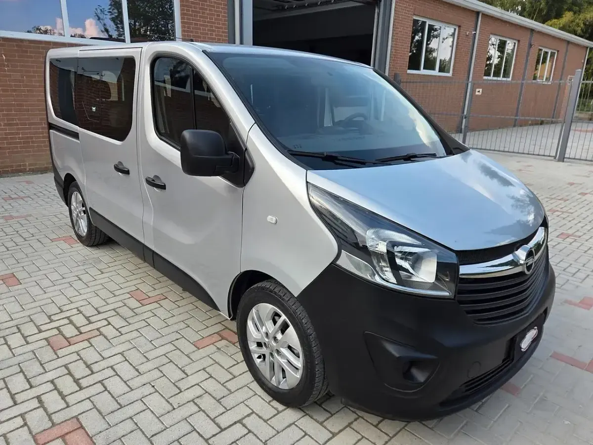 Usata Opel Vivaro S 125 CV (91 kW) 2017 Argento Monovolume