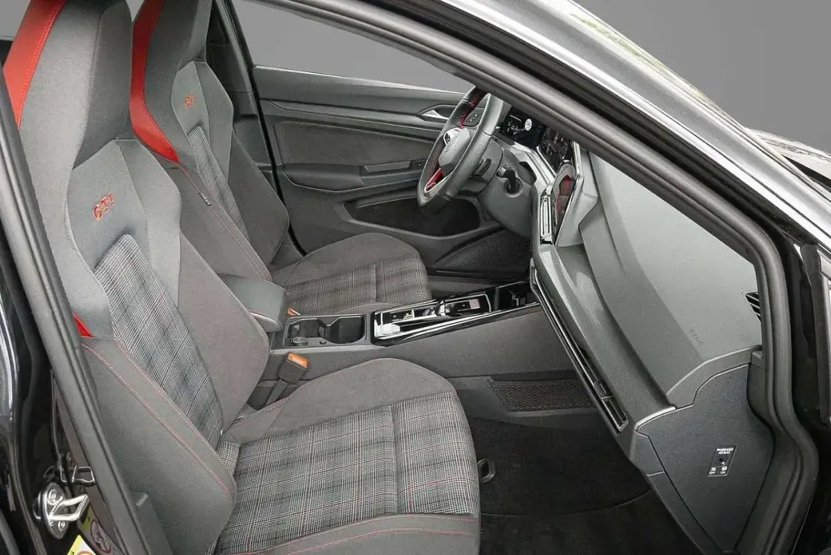 Usata VW Golf VIII Business 245 CV (180 kW) 2023 Nero perla Berlina
