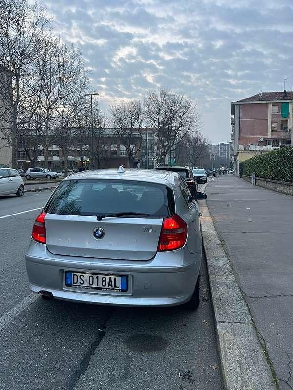 Usata BMW 116 122 CV (89 kW) 2009 Argento Utilitaria