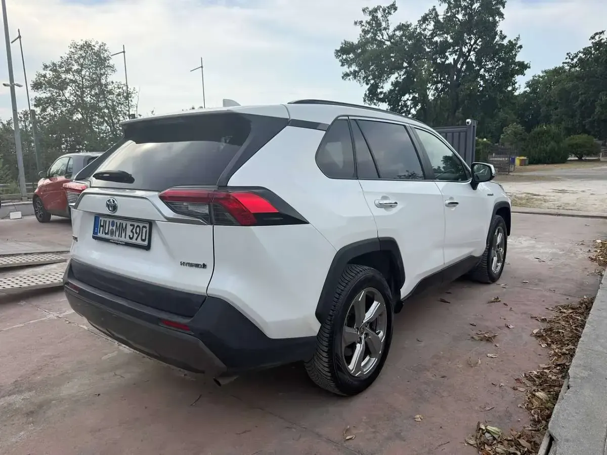 Usata Toyota RAV4 Hybrid Lounge 178 CV (130 kW) 2020 Bianco SUV