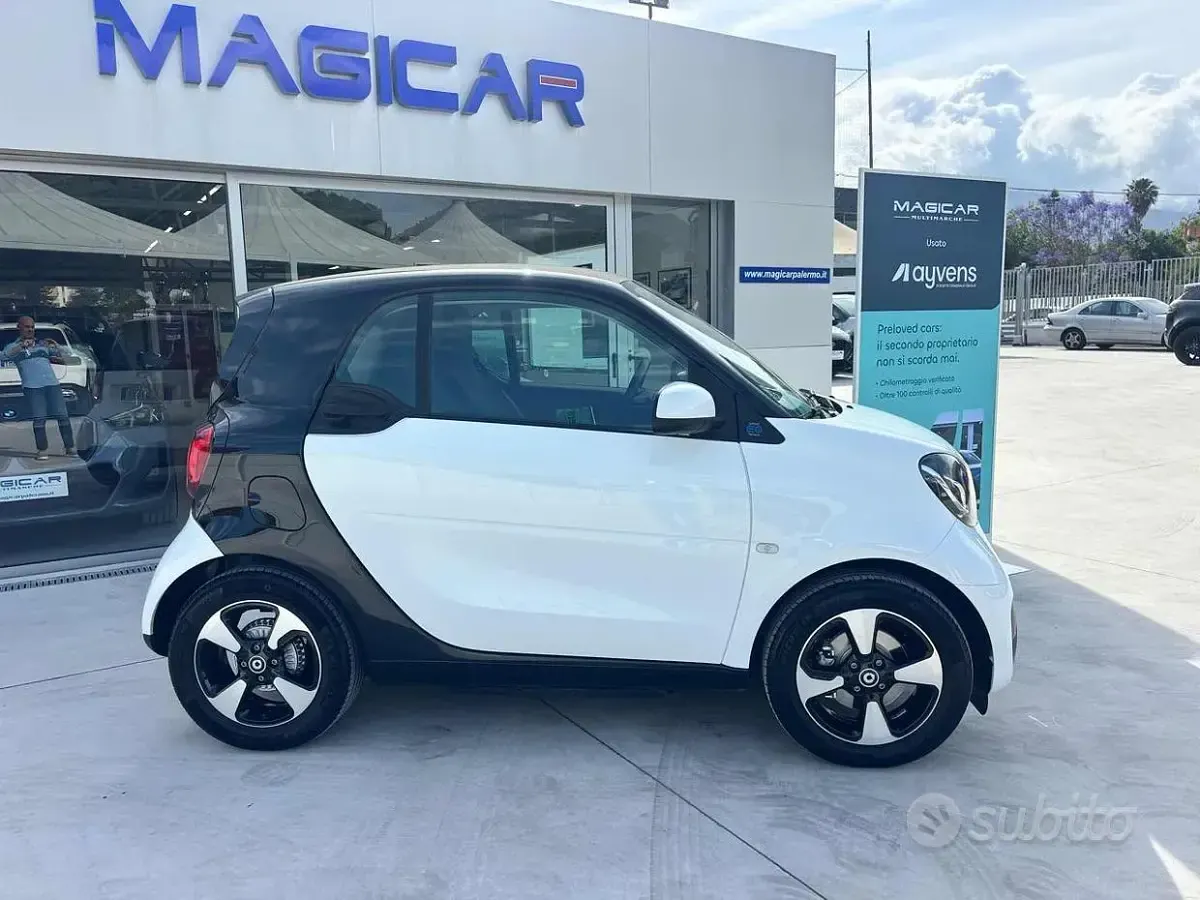 Usata Smart ForTwo Coupé Passion 41 kW (56 CV) 2022 Bianco Utilitaria
