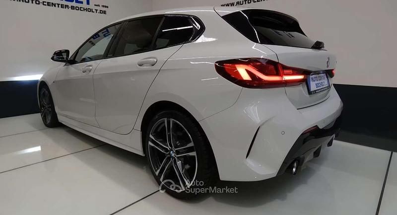 Usata BMW 118 Shadowline 150 CV (110 kW) 2023 Bianco Utilitaria