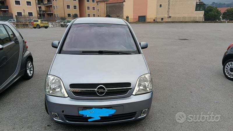 Usata Opel Meriva 101 CV (74 kW) 2005 Grigio Monovolume