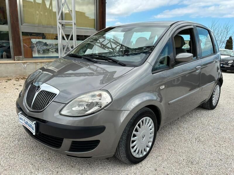 Usata Lancia Musa 90 CV (66 kW) 2007 Marrone Monovolume
