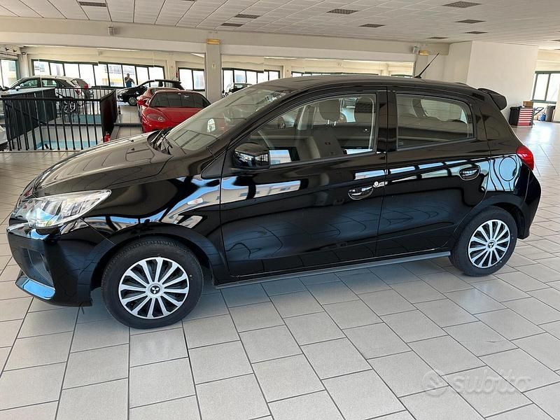 Usata Mitsubishi Space Star Invite 70 CV (51 kW) 2024 Nero Utilitaria