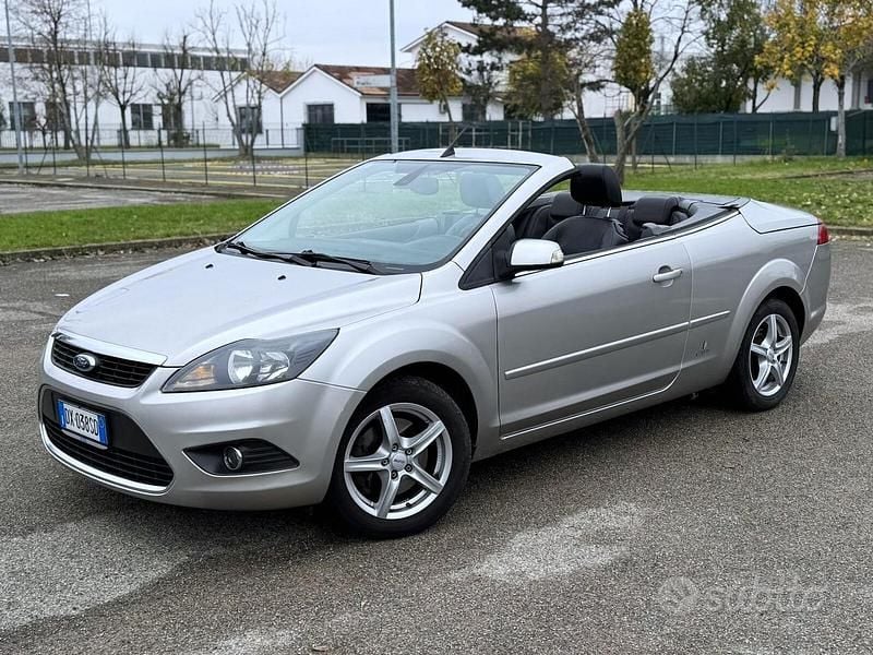 Usata Ford Focus Cabriolet 136 CV (100 kW) 2009 Grigio Cabrio