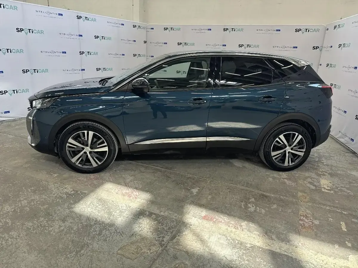 Usata Peugeot 3008 Allure 131 CV (96 kW) 2023 Blu/azzurro SUV