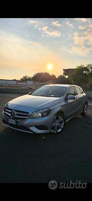 Usata Mercedes A180 120 CV (88 kW) 2014 Grigio Berlina