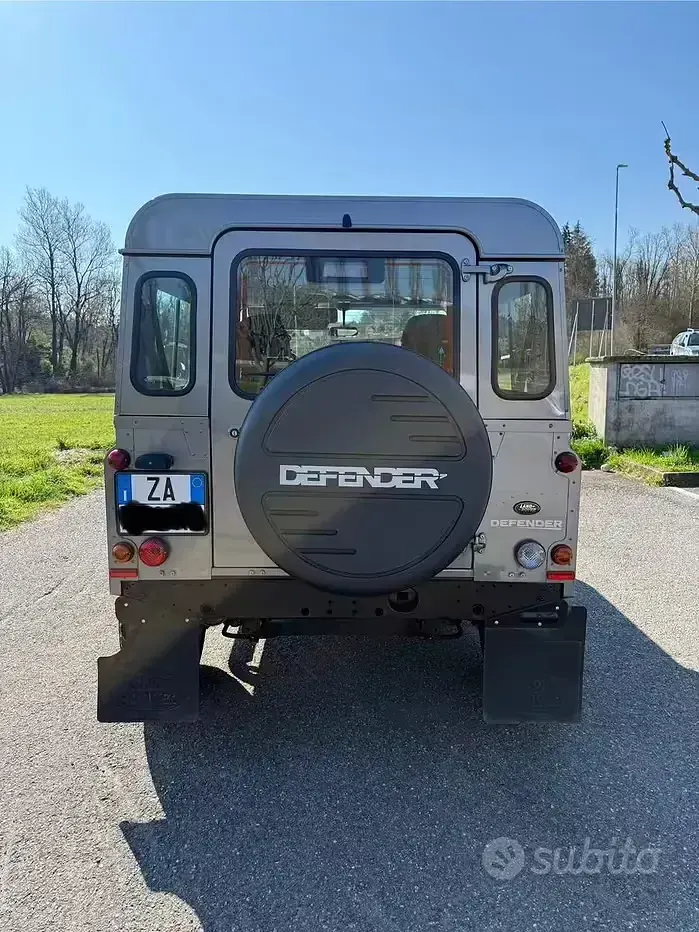 Usata Land Rover Defender 122 CV (89 kW) 2008 Grigio Station wagon