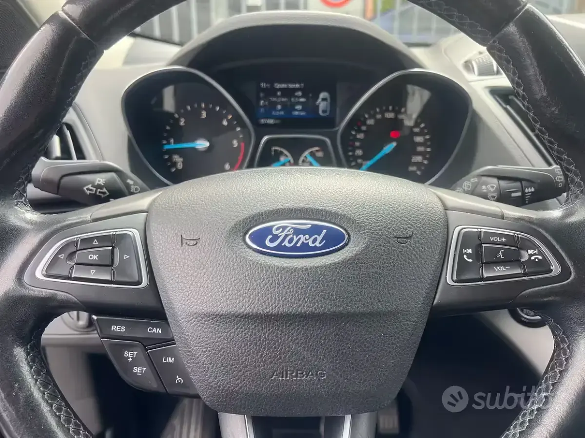 Usata Ford Kuga Business Edition 120 CV (88 kW) 2017 Grigio SUV