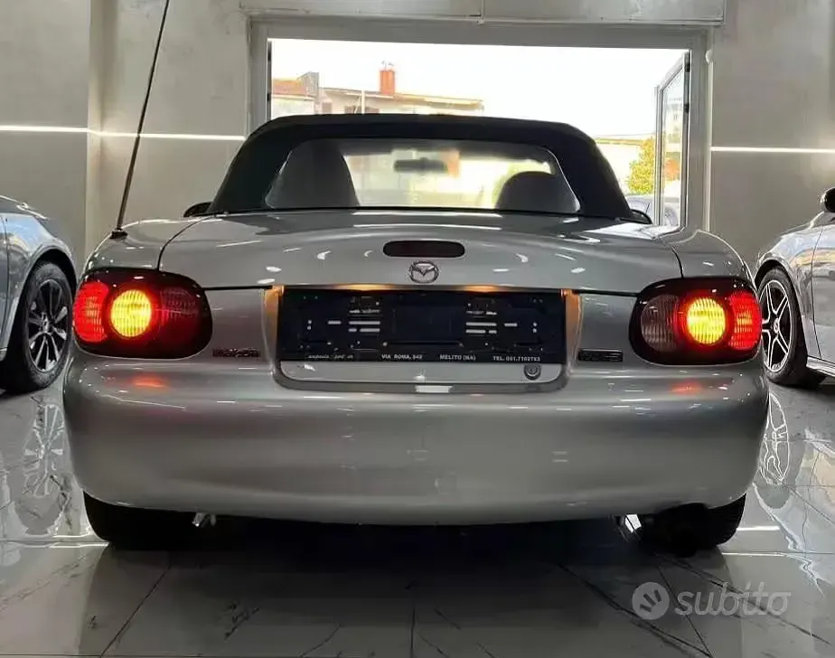 Usata Mazda MX5 110 CV (80 kW) 2001 Grigio Cabrio