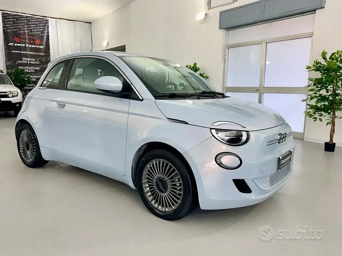Usata Fiat 500e 42 kW (58 CV) 2020 Bluazzurro Utilitaria