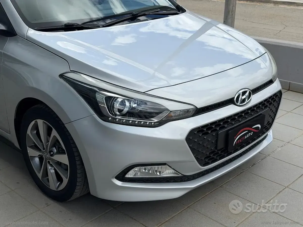 Usata Hyundai i20 Style 84 CV (61 kW) 2016 Grigio Berlina