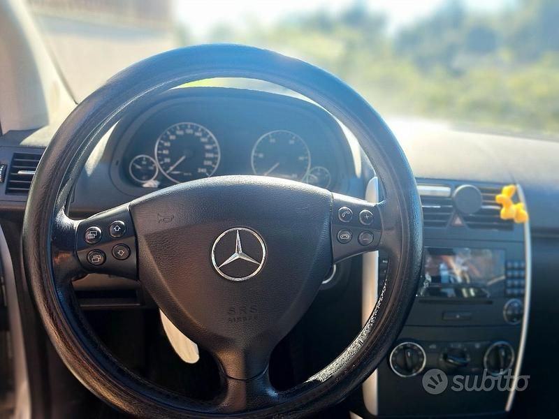 Usata Mercedes A180 Avantgarde 109 CV (80 kW) 2004 Grigio Berlina