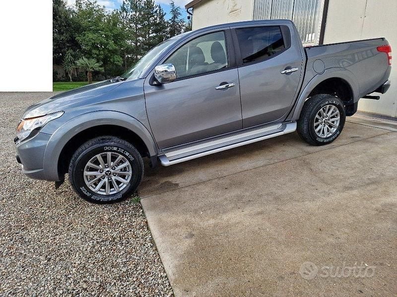 Usata Mitsubishi L200 Intense 181 CV (133 kW) 2017 Gray Pick-up