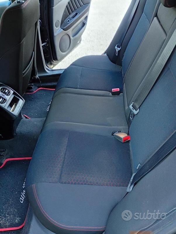 Usado Alfa Romeo 159 136 CV (100 kW) 2011 Negro Familiar