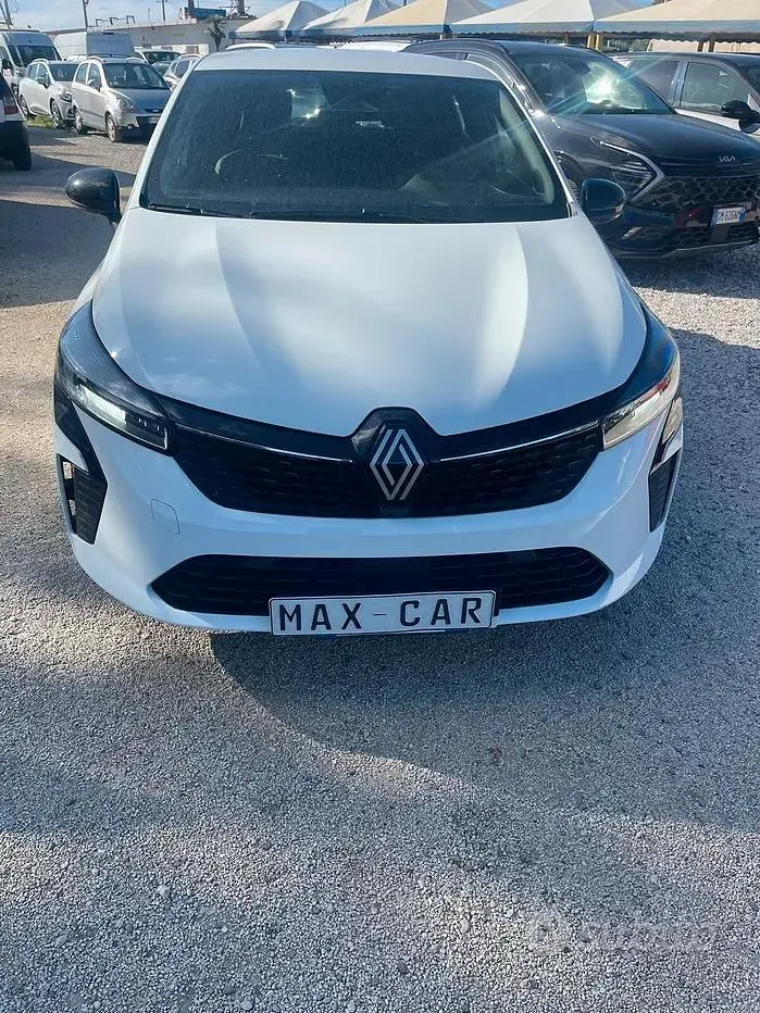 Begagnad Renault Clio V Evolution 101 HK (74 kW) 2024 Vit Sedan