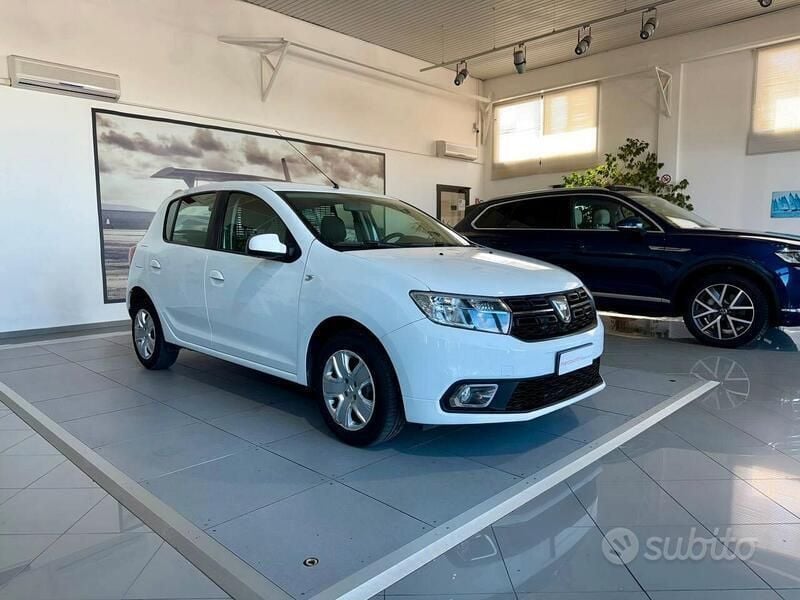 Bianco Usata 2019 Dacia Sandero Due volumi | 6900 € (Super prezzo) - Immagine 1/4
