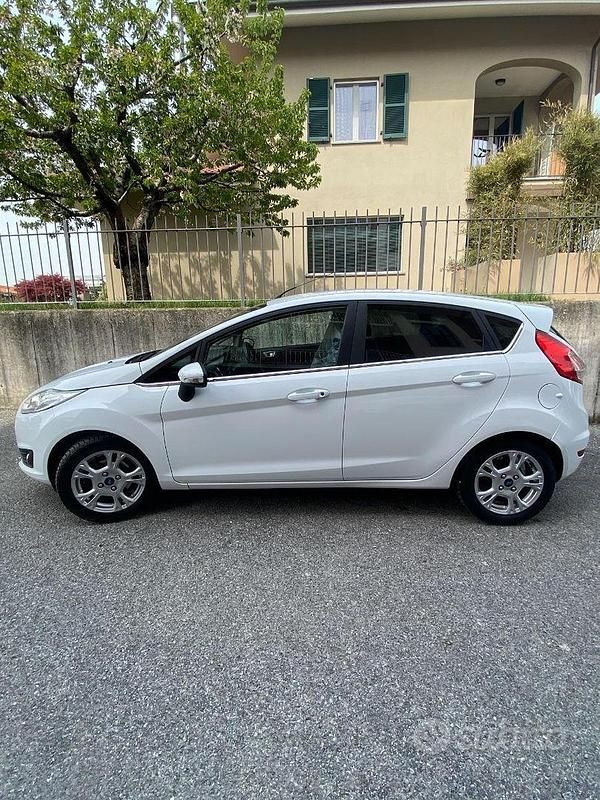 Usata Ford Fiesta Titanium 75 CV (55 kW) 2017 Bianco Berlina