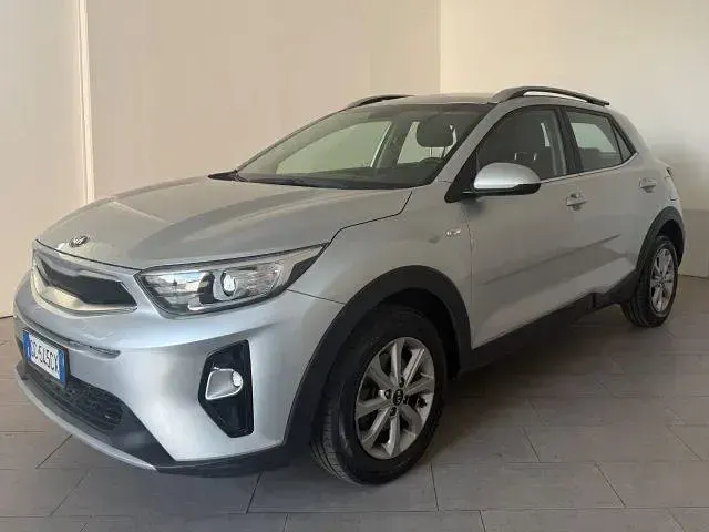 Usata Kia Stonic 101 CV (74 kW) 2020 Argento SUV