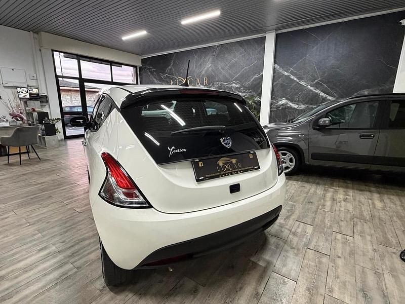 Usata Lancia Ypsilon Gold 69 CV (50 kW) 2023 Bianco Utilitaria